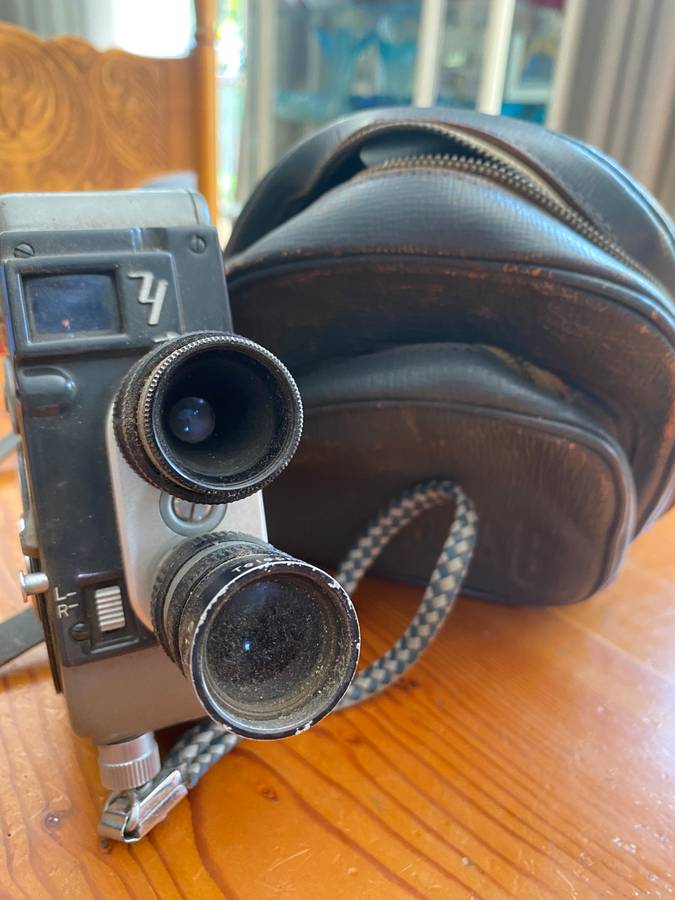 VINTAGE MOVIE CAMERA