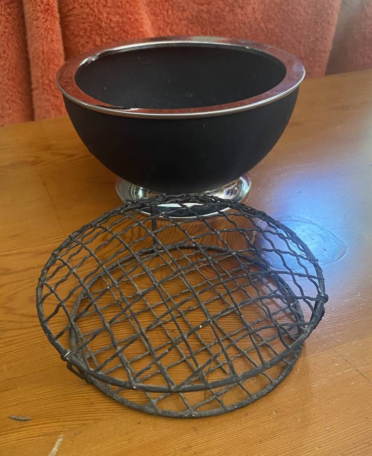 VINTAGE METAL FLOWER ARRANGING POT