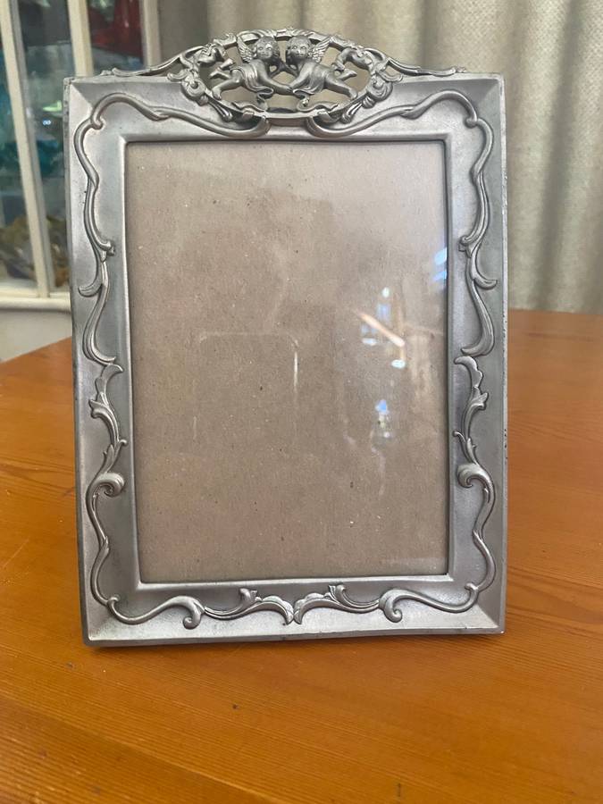 PEWTER PHOTO FRAME