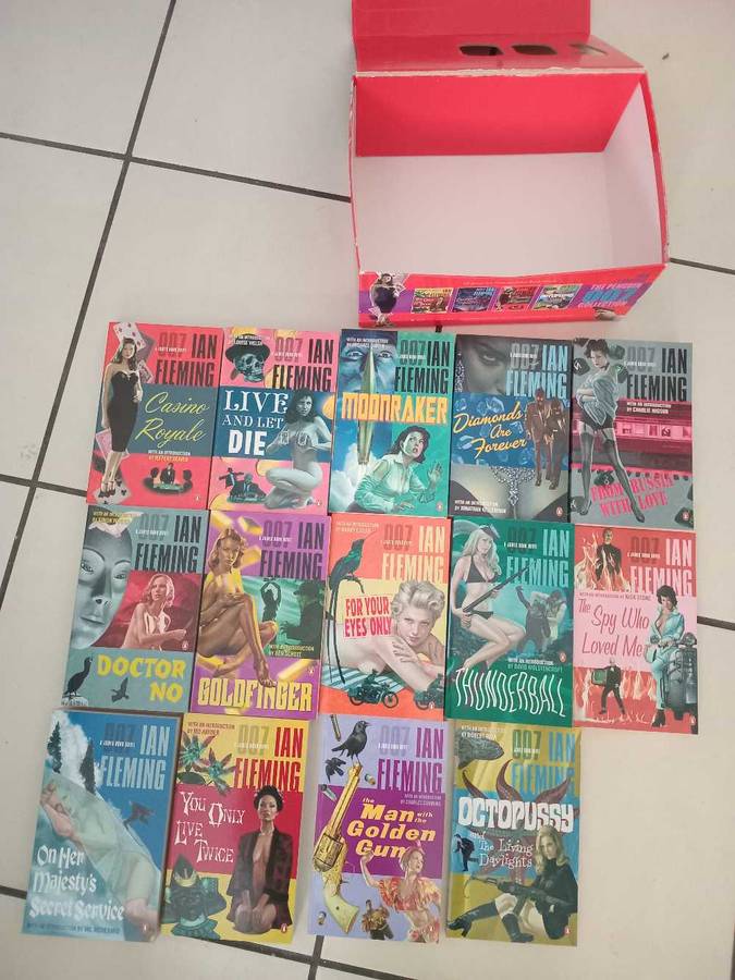 Ian Fleming, James Bond 007, The Penguin Collection, 14 book set