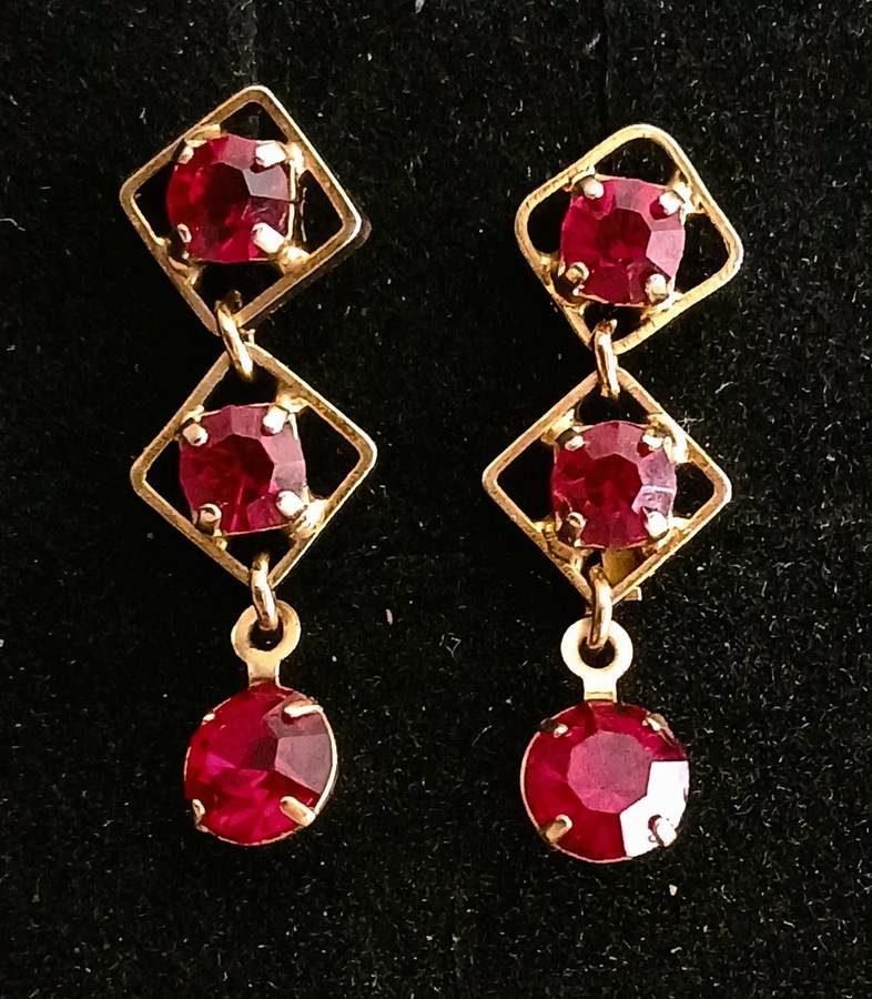 Vintage Gold-Tone Drop Earrings | Ruby Red Crystal | Elegant Stud Design