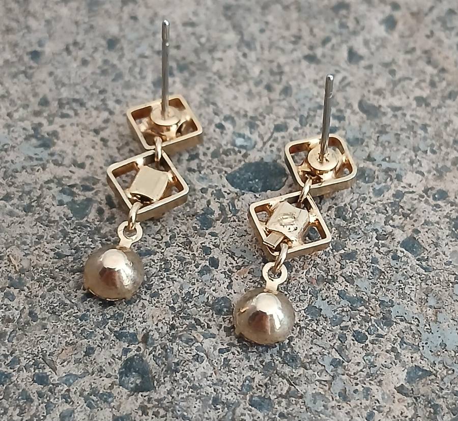 Vintage Gold-Tone Drop Earrings | Ruby Red Crystal | Elegant Stud Design