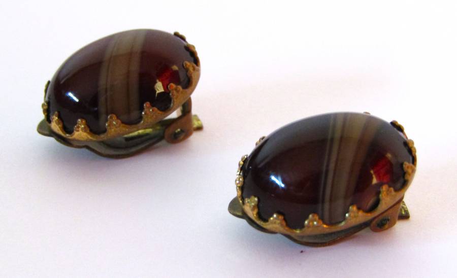 Vintage 1940s Gold Tone Bohemian Glass Oval Cabochon Brooch & Matching Clip-On Earrings Set