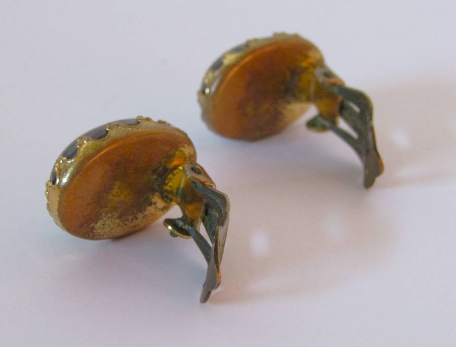 Vintage 1940s Gold Tone Bohemian Glass Oval Cabochon Brooch & Matching Clip-On Earrings Set