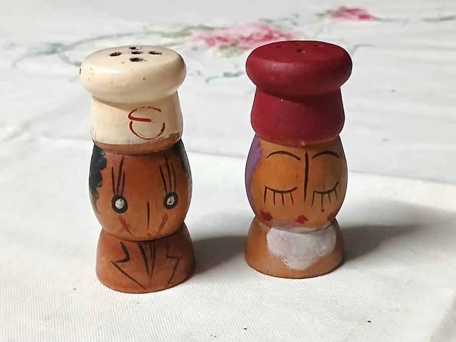 Charming Vintage Wooden Salt & Pepper Shakers - 1960s/70s Japanese Craft
