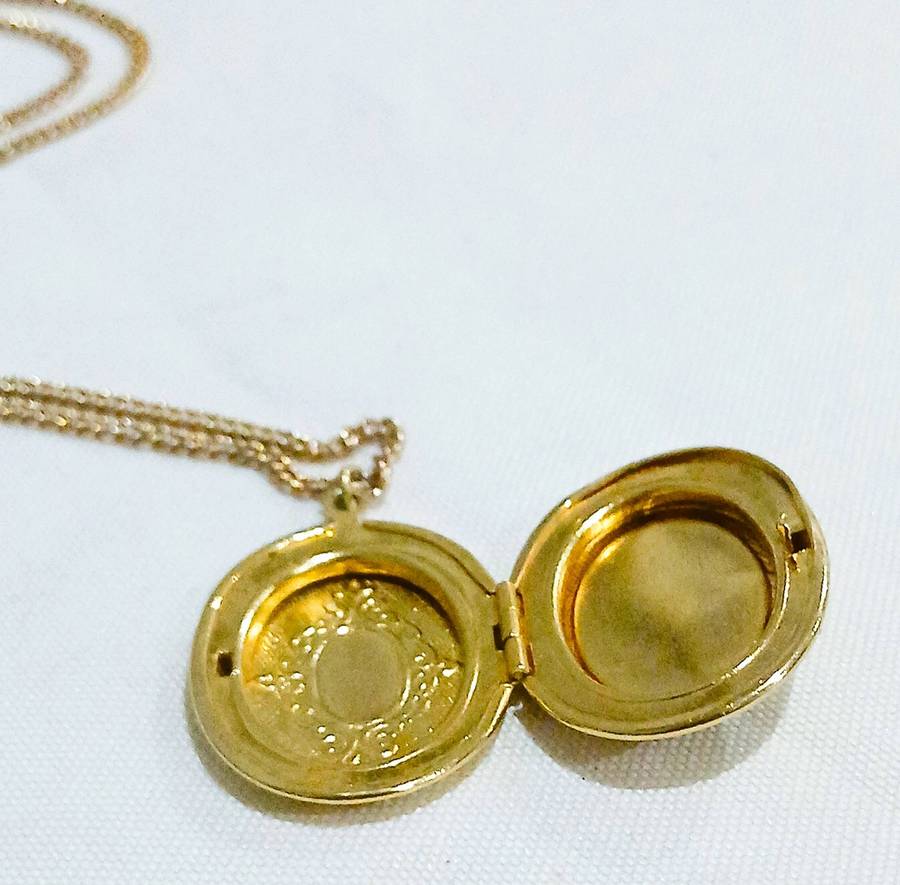 Vintage Gold-Tone Cameo Locket Necklace | Oval Floral Design