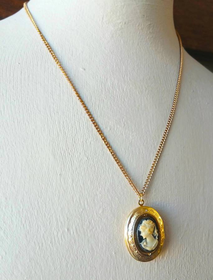 Vintage Gold-Tone Cameo Locket Necklace | Oval Floral Design