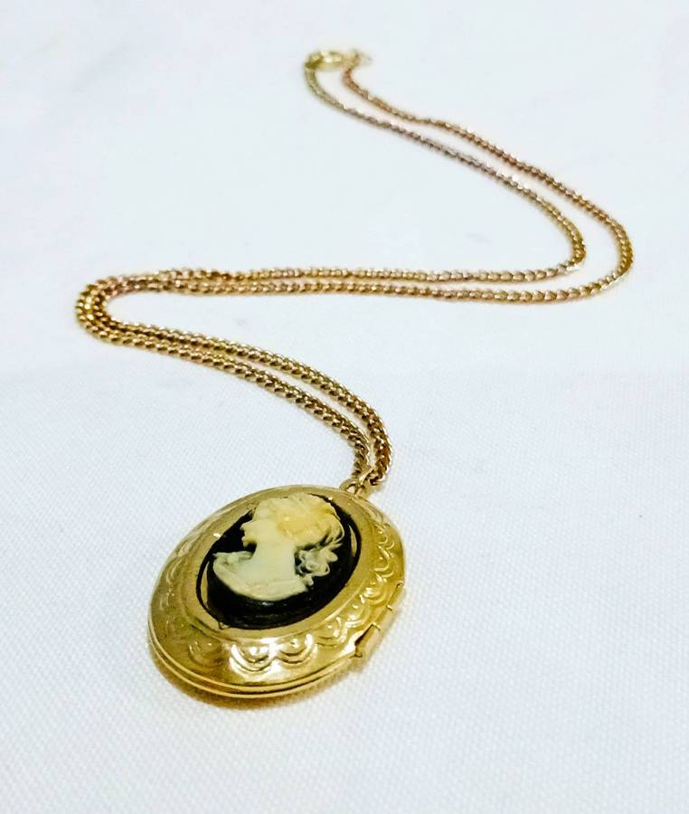 Vintage Gold-Tone Cameo Locket Necklace | Oval Floral Design