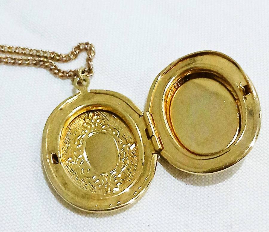 Vintage Gold-Tone Cameo Locket Necklace | Oval Floral Design