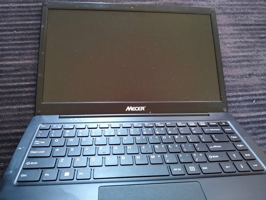 Laptop - Mecer Z140c-Xpress-G (not working I ideal for spares)