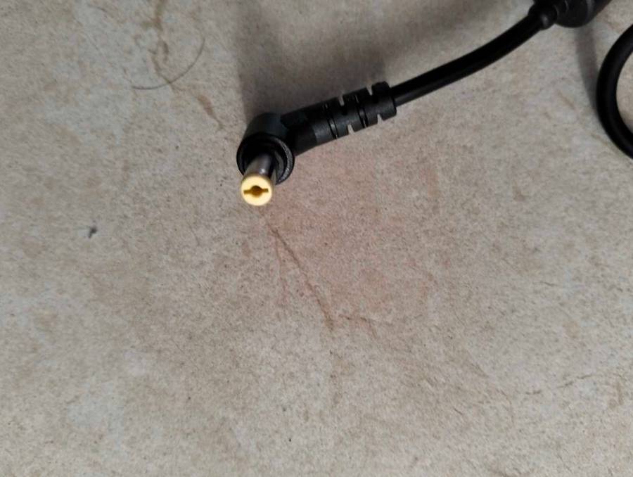 Acer Laptop Charger - Yellow Pin