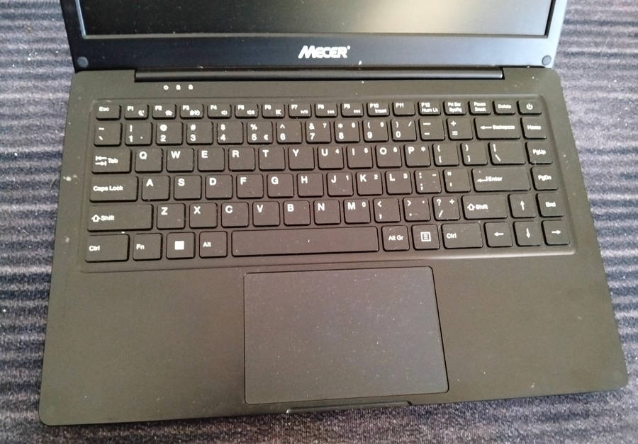 Laptop - Mecer Z140c-Xpress-G (not working I ideal for spares)