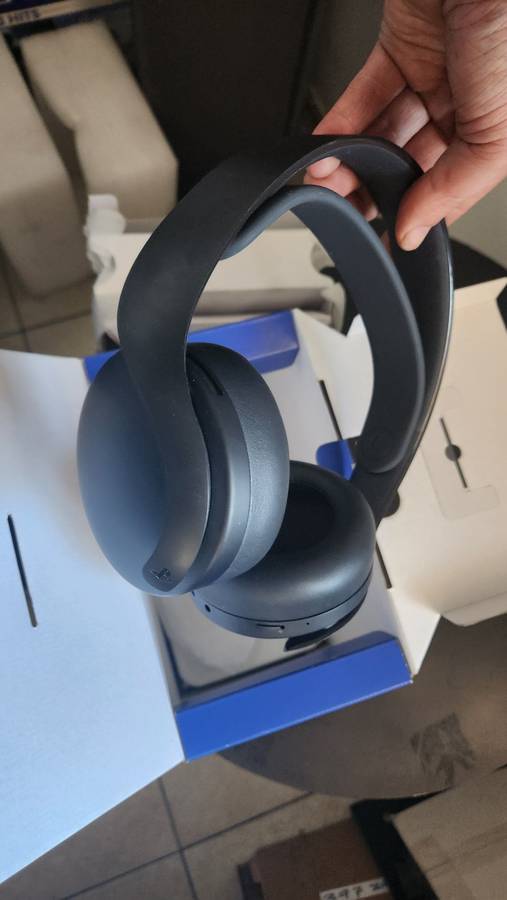 PlayStation PS5 Pulse 3D Wireless Headset with 3.5mm Jack - Midnight Black- in the box