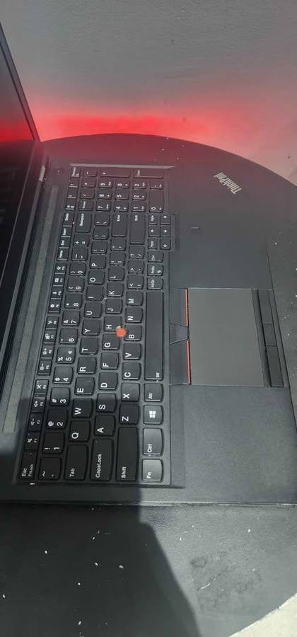 Lenovo Thinkpad P52 (15.6") Hexa core i7-8750H, 16gb ram, 1tb hdd, Quadro P1000 4gb