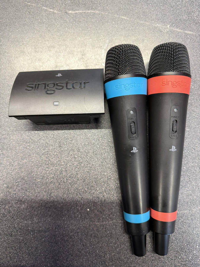 ps4/ ps3 Singstar Ultimate Party with 2X WIRELESS SINGSTAR MICROPHONES