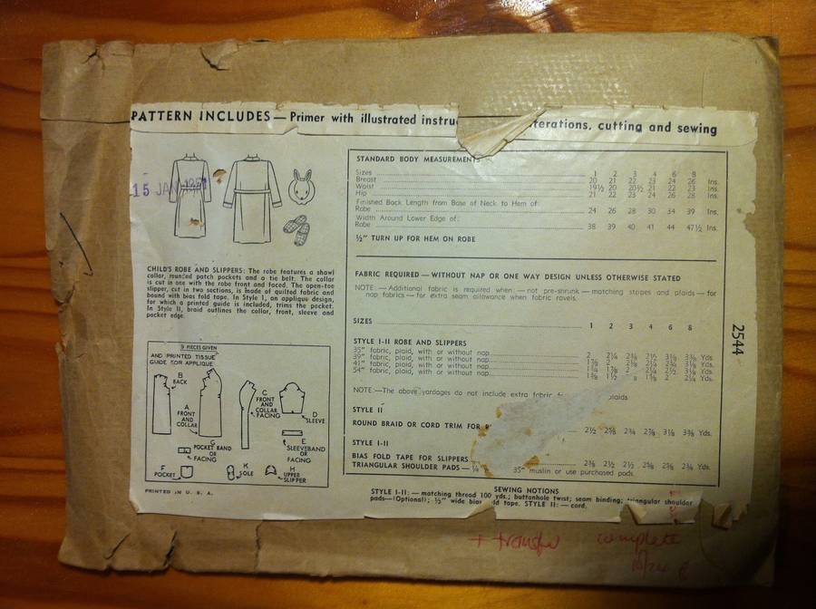 Simplicity 2544 Childs Robe and Slippers. Size 2. Complete with Transfer. Worn Envelope