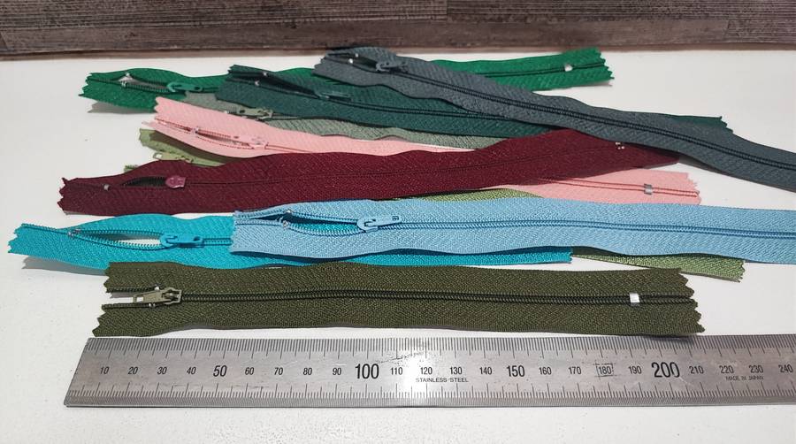 10 Pack Multi Coloured Zippers