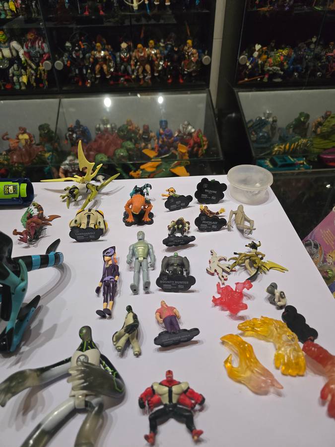Ben 10 Lot Figures And Vechile