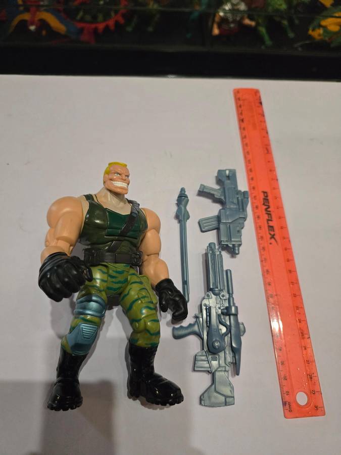 1998 Complete Brick Bazooka Small Soldiers 7` Figure