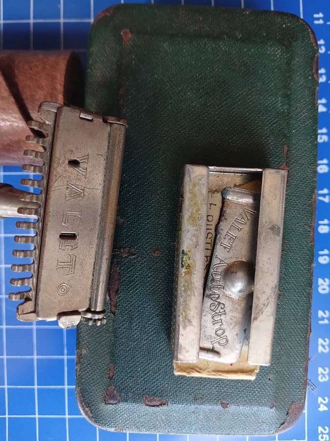 Vintage Razor Set "Valet"