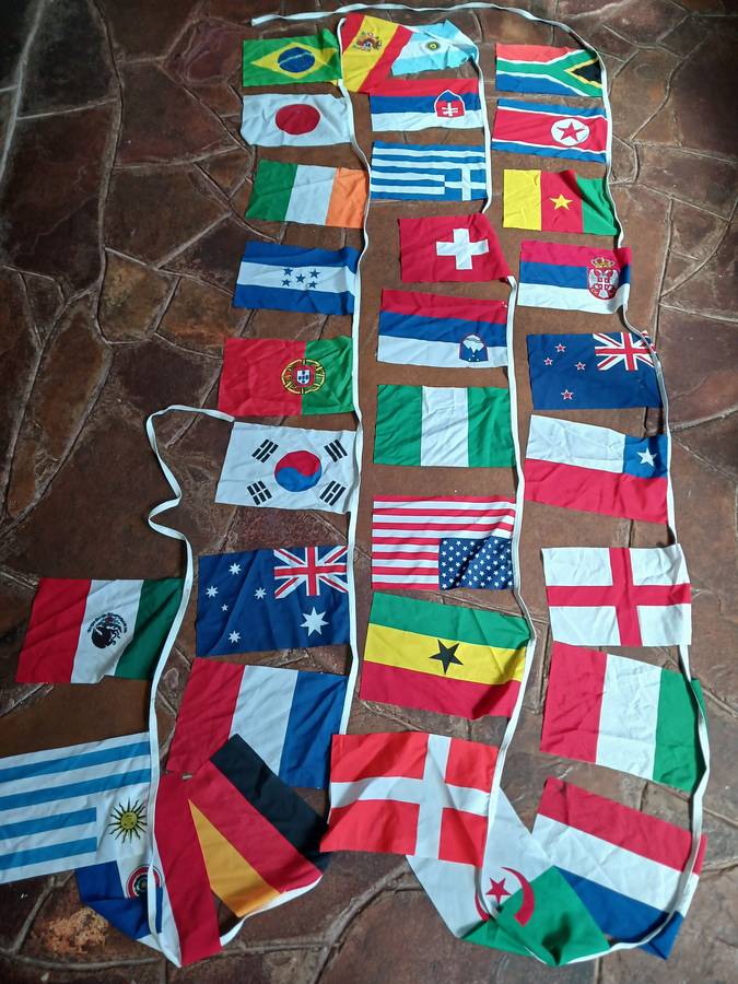 32 x International Flags Banner