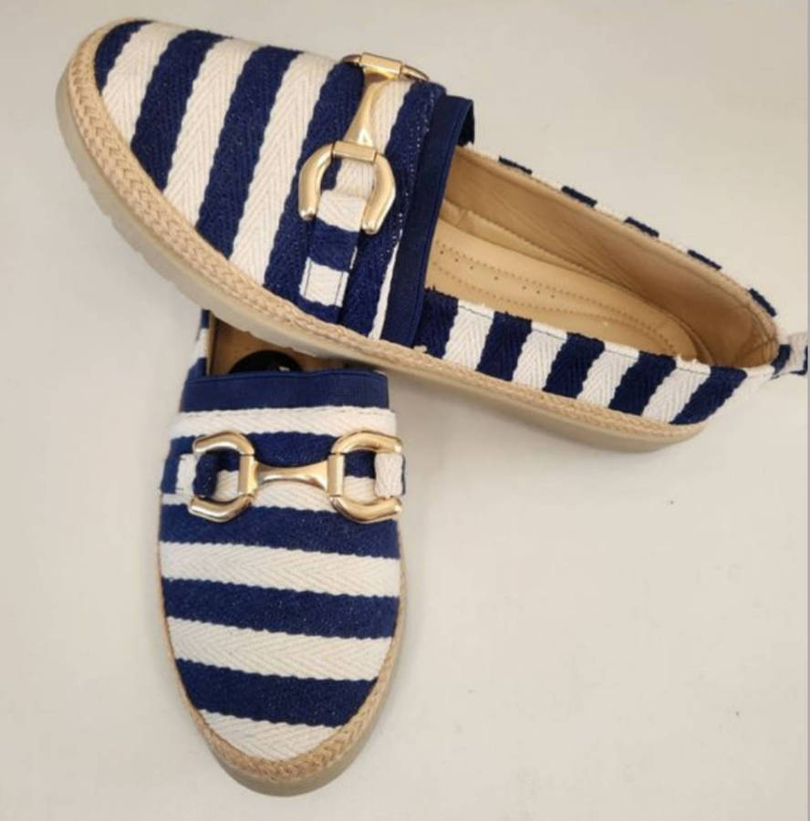 New Miladys size 7 Loafers