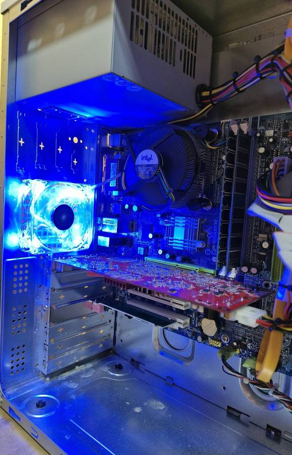 Vintage XP 32bit Desktop PC, GF 6800LE 128Mb GPU, P4 640 CPU, 2Gb RAM, 120Gb SSD, DVD, Win XP32bit