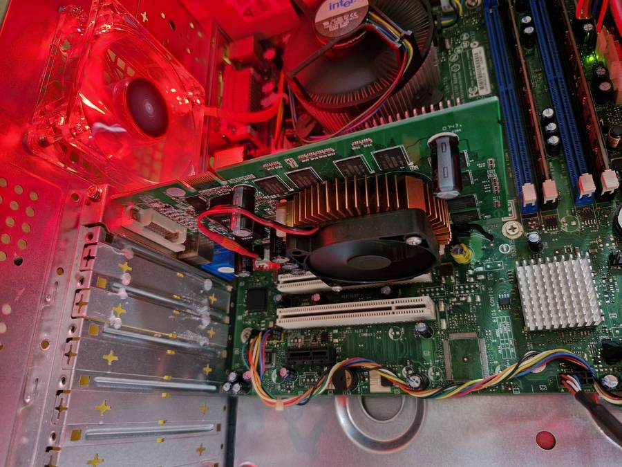 Vintage XP 32bit Desktop, GF 7300 GT 256Mb GPU, P4 640 CPU, 4Gb RAM, 120Gb SSD, DVD, Win XP32bit