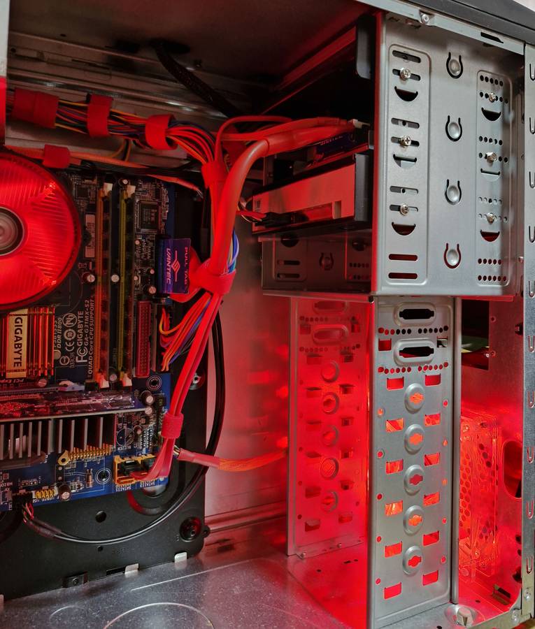 Windows 10 Desktop PC, GT220 1Gb GPU, C 2 Quad Q6600 CPU, 4Gb RAM, 256Gb SSD, DVD