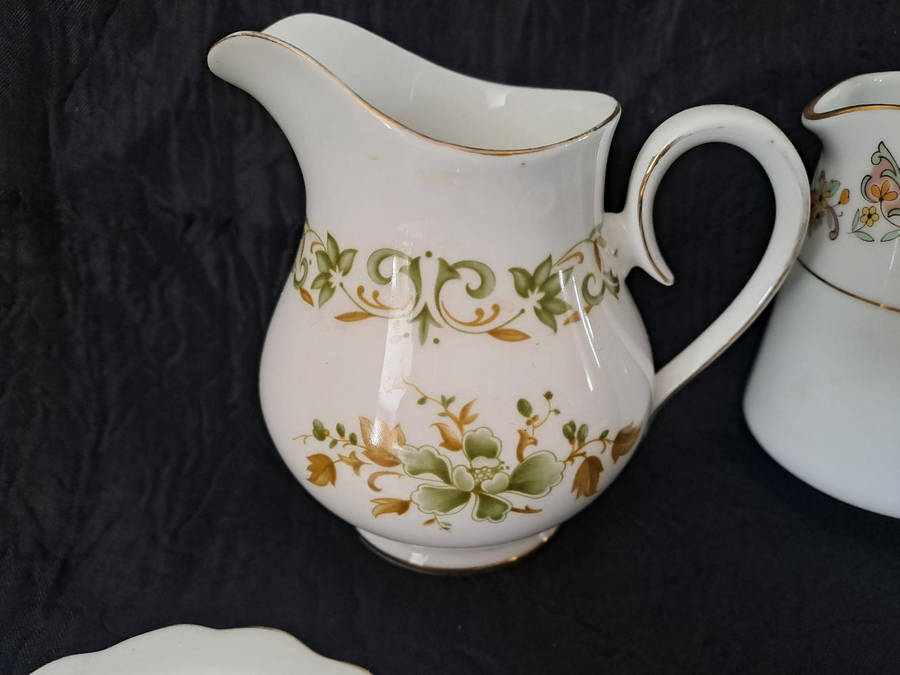 Royal Albert and Noritake milk jugs, 3 Roslyn China Great Brittain nut dishes