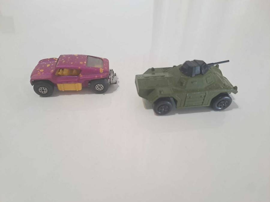 2 Matchbox cars