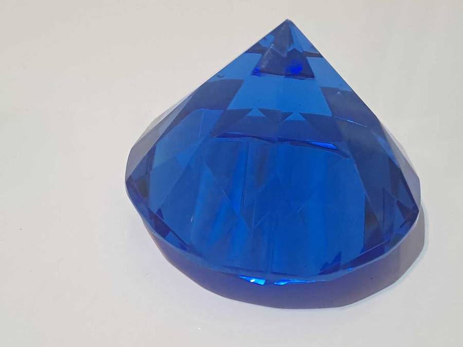 Prism glass paperweight, 8x6cm