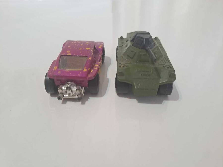 2 Matchbox cars