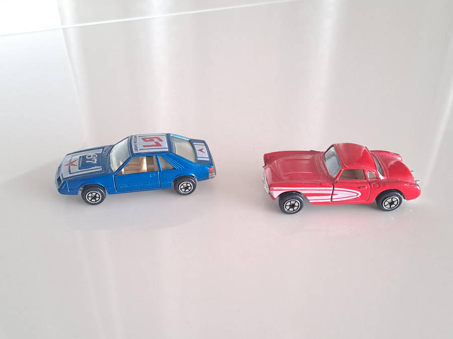 2 Yatming collectable cars