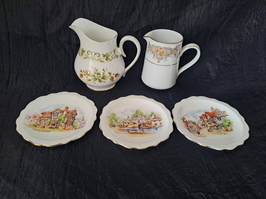 Royal Albert and Noritake milk jugs, 3 Roslyn China Great Brittain nut dishes