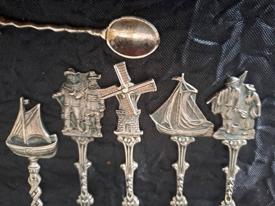 EPNS cake forks and teaspoons, small salt spoon