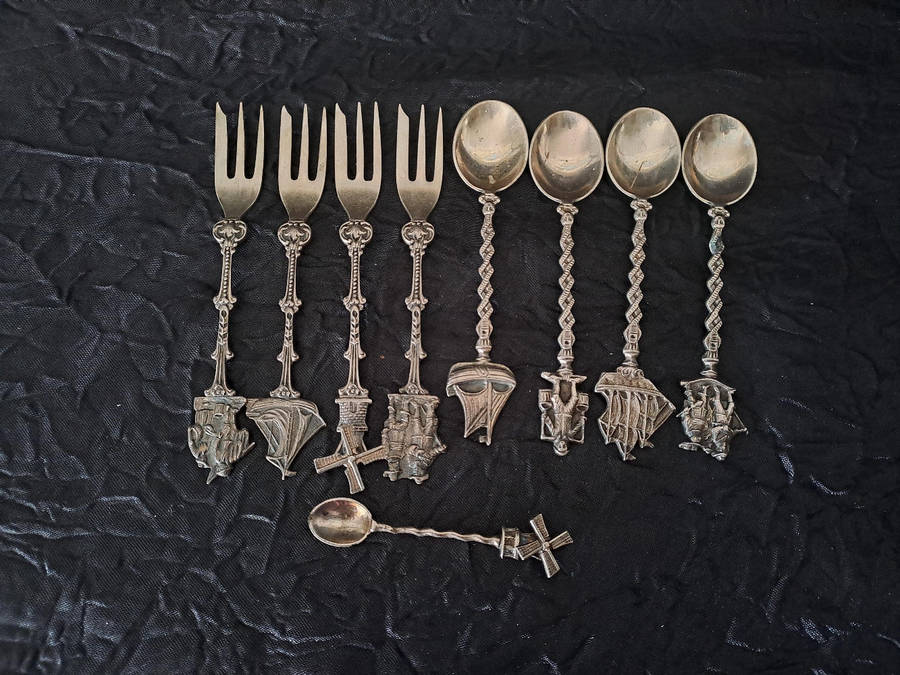 EPNS cake forks and teaspoons, small salt spoon