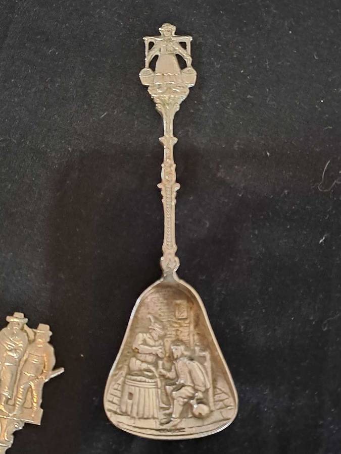 5 x Vintage Dutch teaspoons, marked "made in Holland" and Vintage scoop marked "NS"