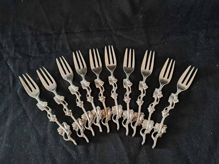 10 x E.P.N.S cake forks with flower and leaf design