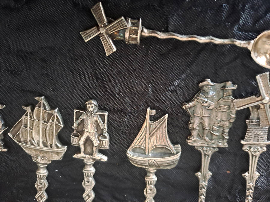 EPNS cake forks and teaspoons, small salt spoon