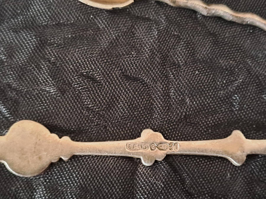 EPNS cake forks and teaspoons, small salt spoon