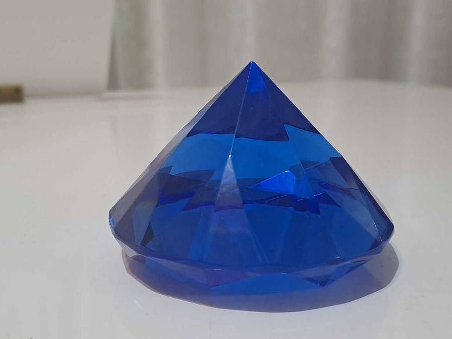 Prism glass paperweight, 8x6cm