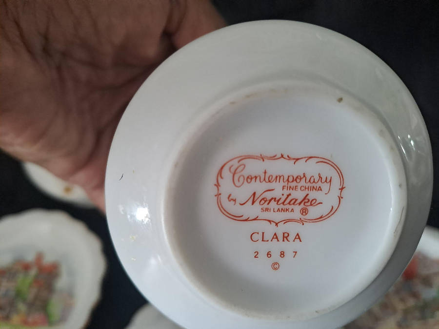 Royal Albert and Noritake milk jugs, 3 Roslyn China Great Brittain nut dishes