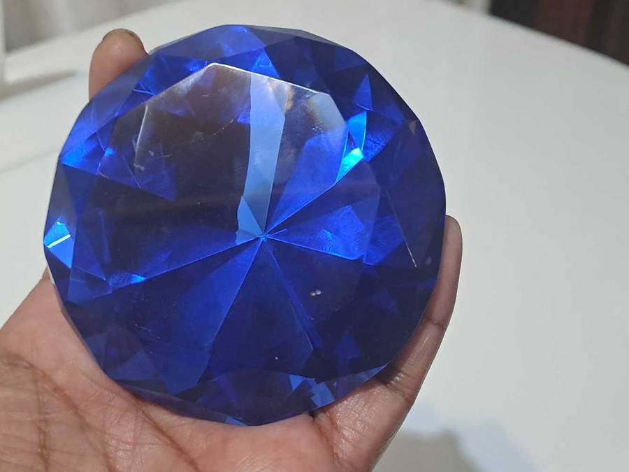 Prism glass paperweight, 8x6cm