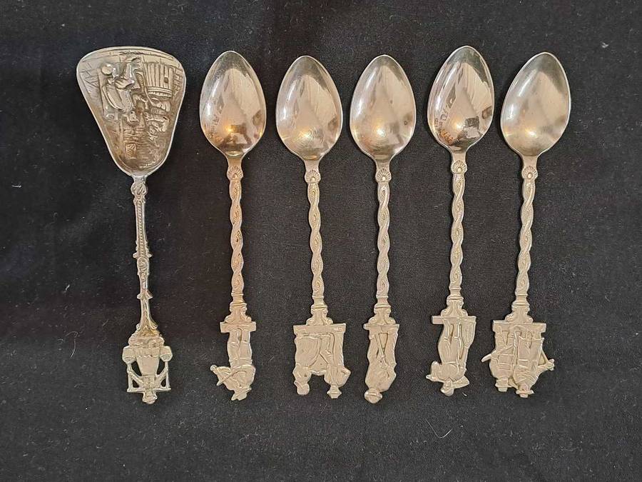 5 x Vintage Dutch teaspoons, marked "made in Holland" and Vintage scoop marked "NS"