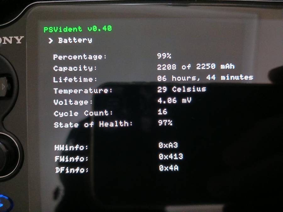 PlayStation VITA OLED (PCH-1104) - Very good condition