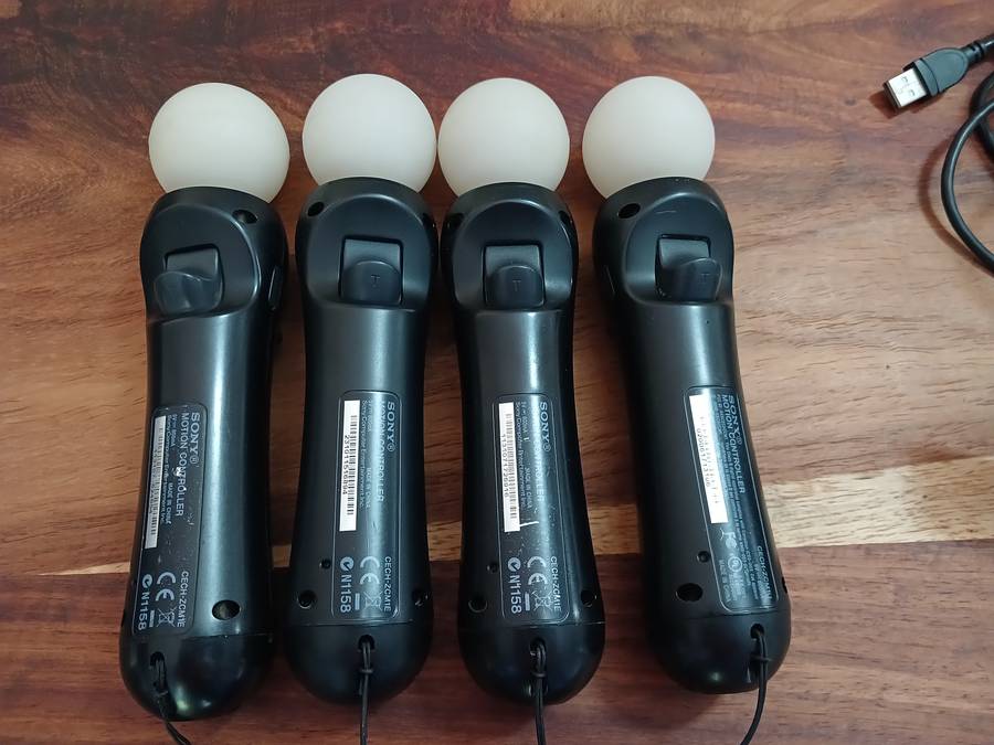 4 x PlayStation 3 move controllers + Playstation Eye Camera