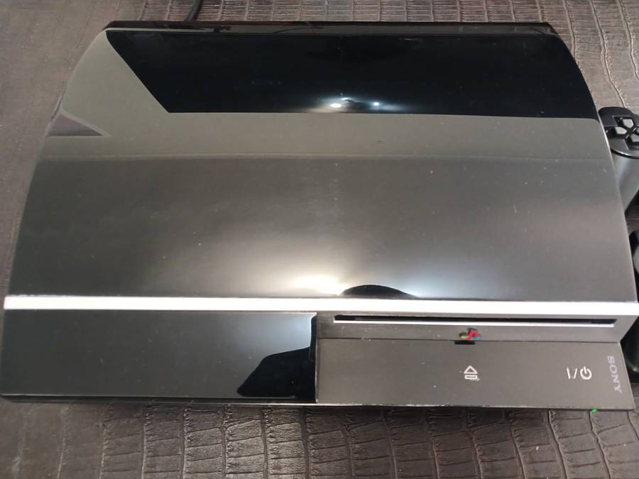 PlayStation 3 Phat (CECHL04) - 1TB HDD - 2 Wireless controllers - CFW Firmware - LOW POWER ON TIME