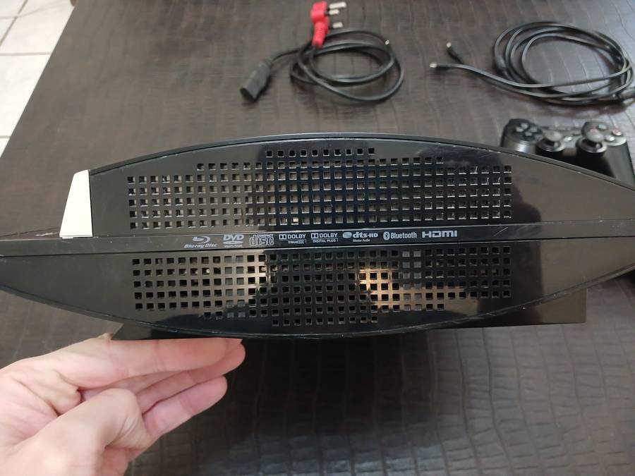 PlayStation 3 Phat (CECHL04) - 1TB HDD - 2 Wireless controllers - CFW Firmware - LOW POWER ON TIME