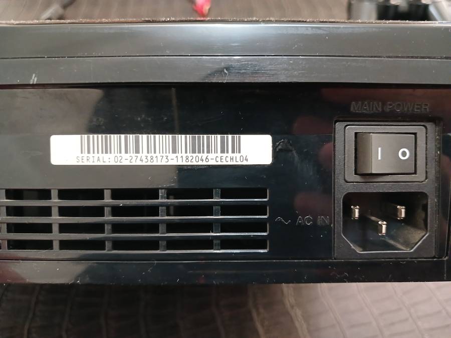 PlayStation 3 Phat (CECHL04) - 1TB HDD - 2 Wireless controllers - CFW Firmware - LOW POWER ON TIME